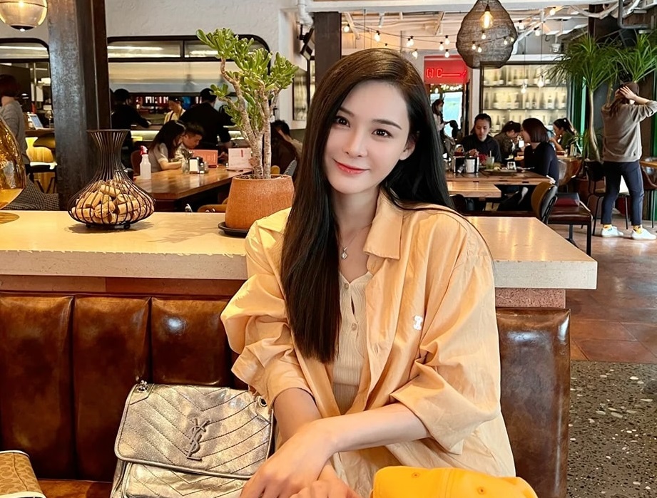 ▲張穎穎因與汪小菲十指緊扣，被冠上小三之名。（圖／翻攝張穎穎小紅書）