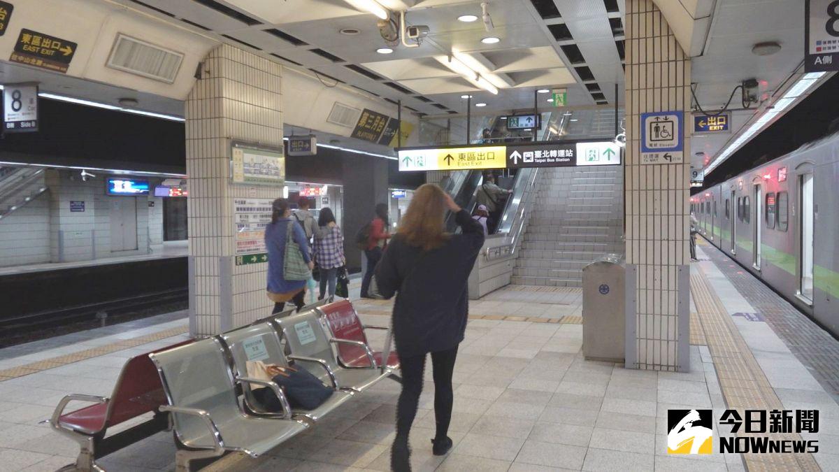 ▲台鐵局每月拾獲上萬件遺失物，近期規畫，明年初針對遺失物運送收取費用，以普通包裹運費率半價收費，最低34元起。（資料圖／攝影記者王嘉鴻攝，2022.5.1）