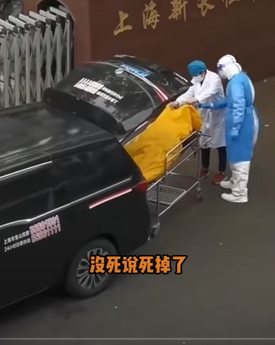 ▲上海上海市普陀區新長征福利院將活著長者要送往殯儀館火化,被阻止竟試圖要硬送。(圖/翻攝自微博)