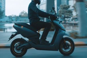 老機車毛病多狂燒錢!她問該換電動機車?過來人:會上癮 ▲原PO認為電動機車保養比較單純,因此詢問網友意見是否該換電動機車?(示意圖,非當事人/取自unsplash)