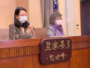 監察院監察委員王美玉、王幼玲召開記者會,認為女移工懷孕相關權益未被保障,因此糾正勞動部。 ▲監察院監察委員王美玉、王幼玲召開記者會,認為女移工懷孕相關權益未被保障,因此糾正勞動部。(圖/記者王敏旭攝,2022.05.02)