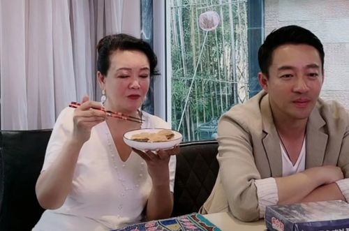 張蘭麻六記廚房直播！沒洗手就切菜3爭議被罵爆　涉食安法恐遭罰
