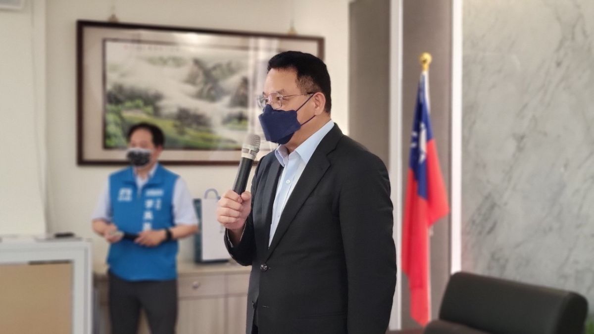 ▲林耕仁承諾，只要擔任市長後，首先將盤點各區公車站牌情況、編列預算設立「智能公車站牌」。（圖／翻攝自林耕仁臉書）