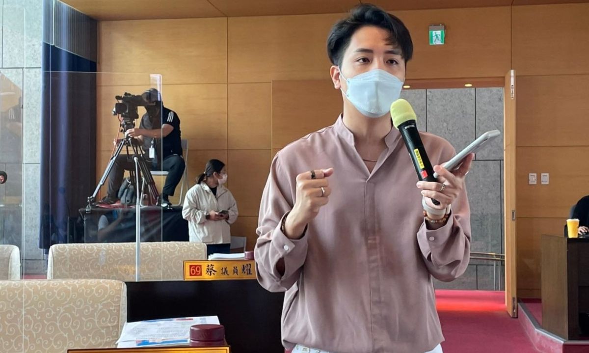 ▲國民黨台中市議員羅廷瑋聲援高嘉瑜，指德國真的有32元的快篩劑。（圖／羅廷瑋臉書，2022.05.03）