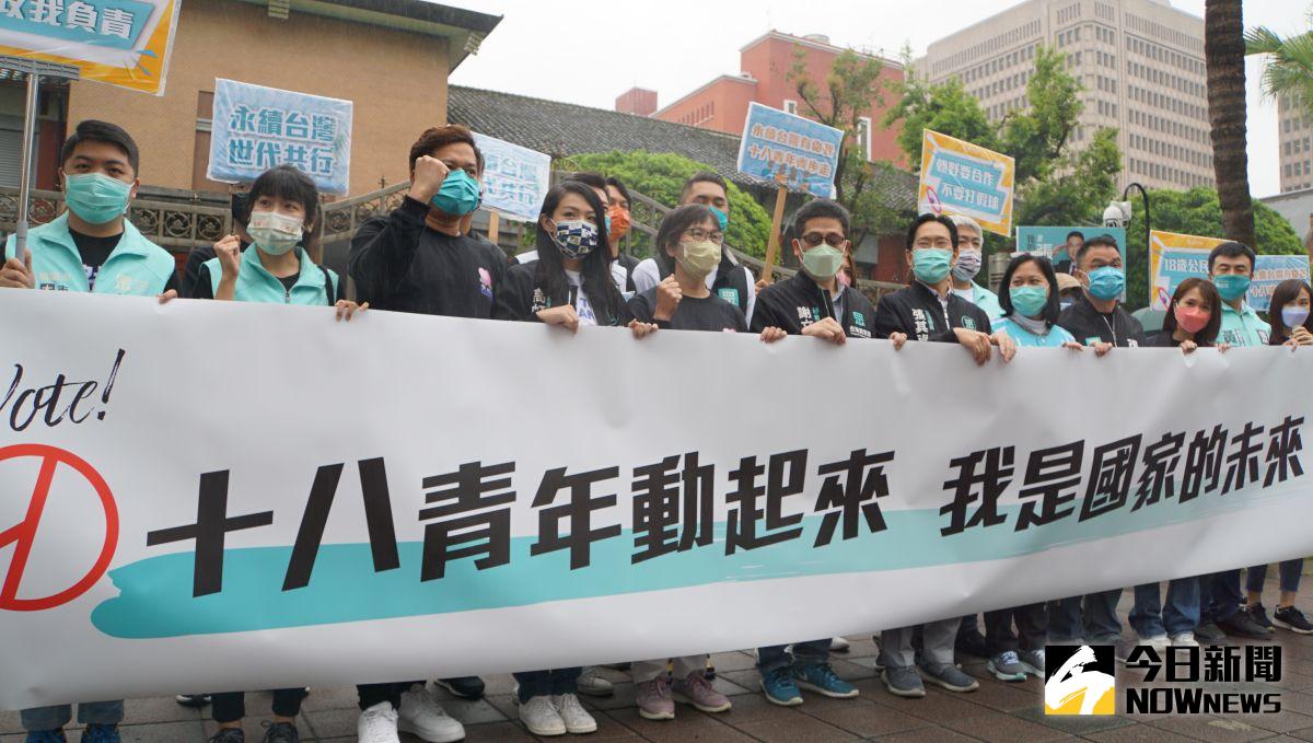 ▲台灣民眾黨預告將從6月份舉行「全台大眾走」活動，為「18歲公民權」修憲案催票。（圖／記者呂炯昌攝，2022.05.03）