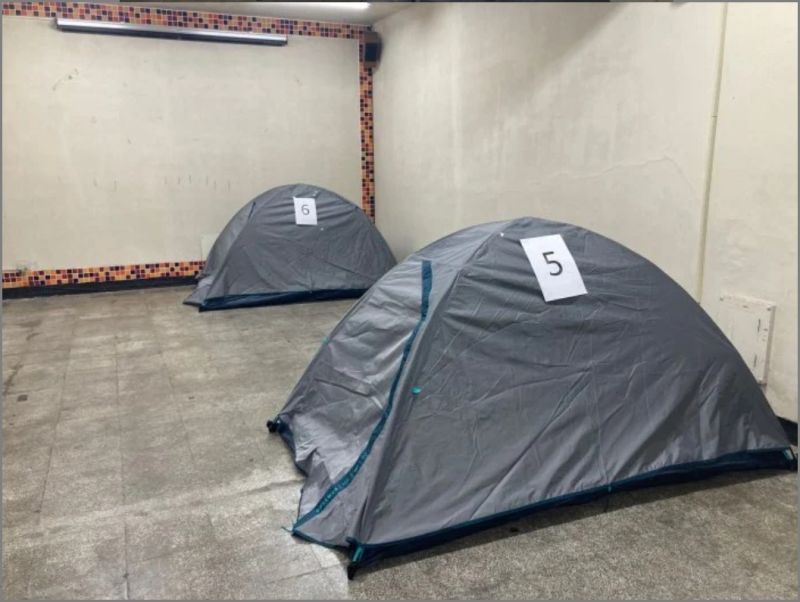 ▲台大確診生日前傳出被安置到宿舍地下室帳篷內隔離。(圖/翻攝Dcard)