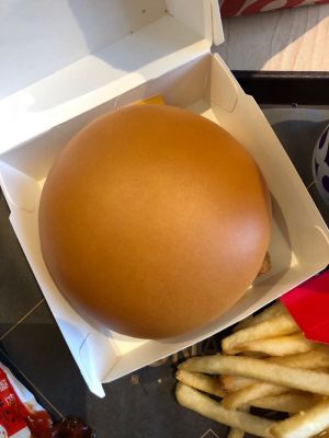 ▲Dcard也有網友分享自己的麥香魚,有人打趣說「一瞬間以為是我教授的頭」。(圖/取自Dcard) ▲Dcard也有網友分享自己的麥香魚,有人打趣說「一瞬間以為是我教授的頭」。(圖/取自Dcard)