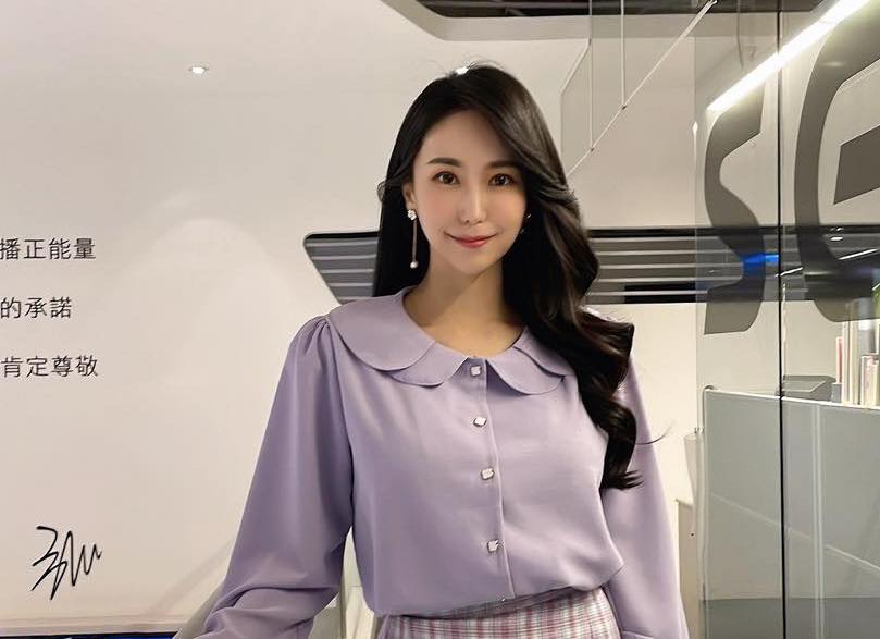 ▲有「主播界洪曉蕾」之稱的三立美女主播高毓璘，分享網友留言「很多媳婦都不孝順公婆是什麼道理」，笑稱「激起我的吵架魂」，直說是2022聽到最好笑的笑話，引發熱論。（圖／翻攝自主播 高毓璘FB）