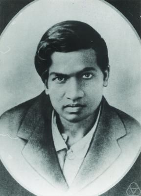 ▲印度數學奇才拉馬努金（Srinivasa Ramanujan）照片。（圖／ Konrad Jacobs, CC BY-SA 2.0）