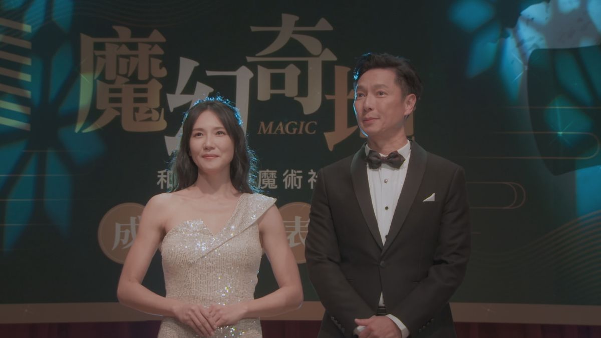 ▲張本渝（左）、謝祖武重回校園參加魔術公演。（圖／華視）