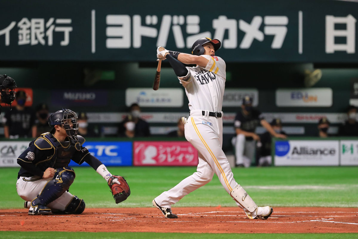 ▲日本職棒（NPB）太平洋聯盟高潮系列賽決勝輪第2戰今（16）日在福岡的PayPay巨蛋展開，福岡軟銀鷹靠著柳田悠岐在第8局一棒轟出石破天驚的致勝3分砲，以3：0完封北海道日本火腿鬥士。（圖／取材自軟銀鷹臉書）