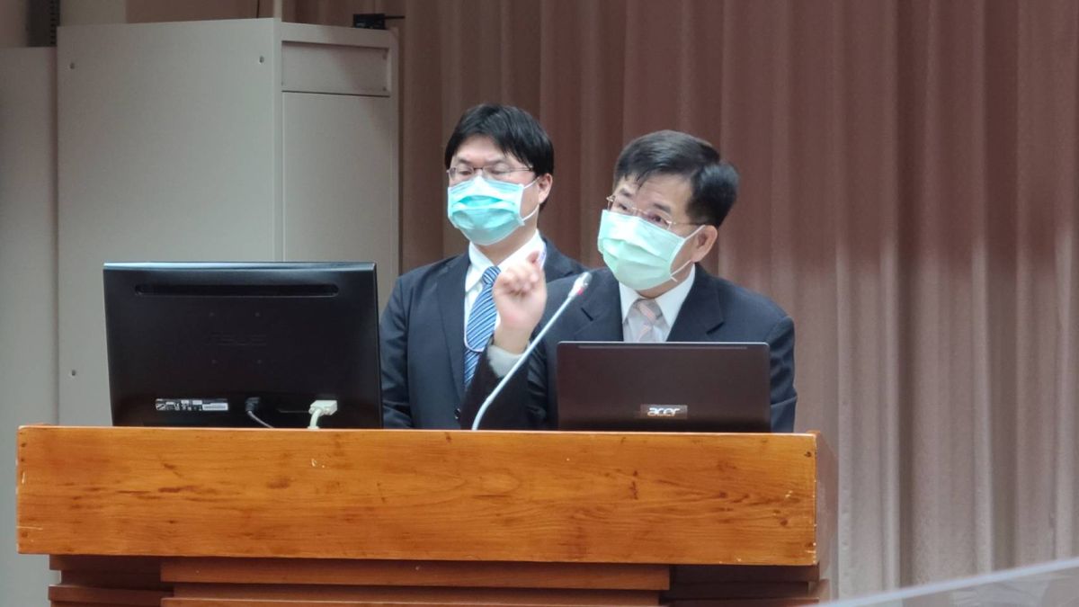 ▲教育部長潘文忠今（4）日在立法院答詢時表示，國中教育會考正研議「除確診考生不能應考外，其餘考生皆可參加考試」為原則。（圖／記者李琦瑋攝，2022.05.04）