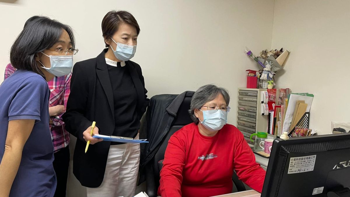 ▲台北市副市長黃珊珊4日表示，改用中央的確診自主回報系統以後，北市府接到的資料不到400份，已經形同是基層防疫人員的惡夢。（圖／翻攝黃珊珊臉書）