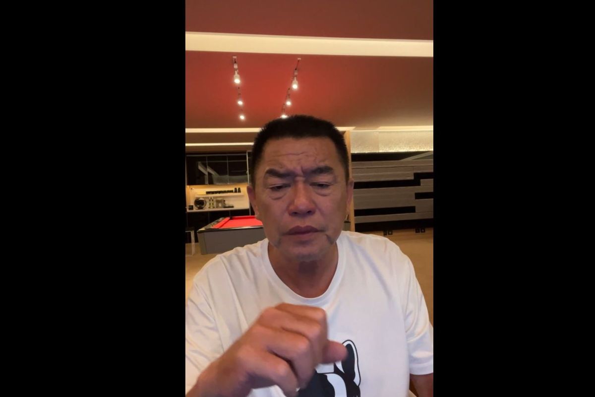 ▲廖老大經常開直播，跟粉絲分享自己的觀點。（圖／截取自《賽車教父－廖老大》FB）