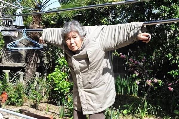 ▲西本喜美子雖然已經90多歲高齡，但仍持續拍出許多搞怪、讓人會心一笑的照片。（圖／翻攝自西本喜美子Instagram）