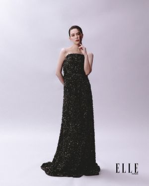 ▲昆凌拍攝時懷孕5個月,身形依舊纖細。(圖/《ELLE》雜誌提供) ▲昆凌身兼多職,在家庭與工作努力找尋平衡。(圖/《ELLE》雜誌提供)