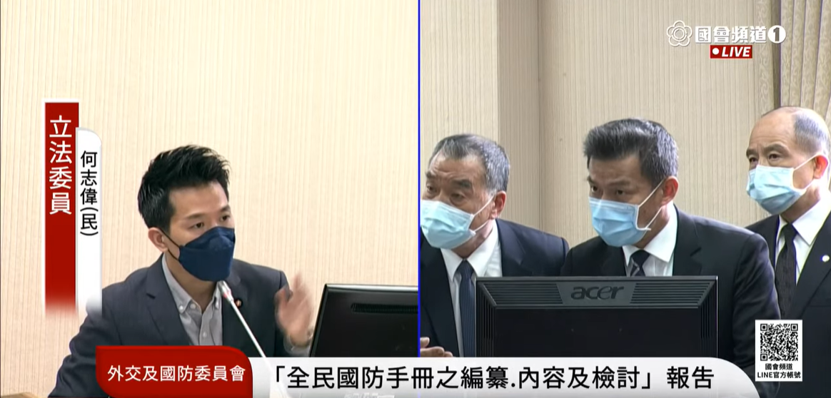 ▲立委何志偉不滿教召員確診還被「丟包」，何志偉為此與國防部長邱國正拍桌互嗆。（圖／翻攝自國會直播頻道）