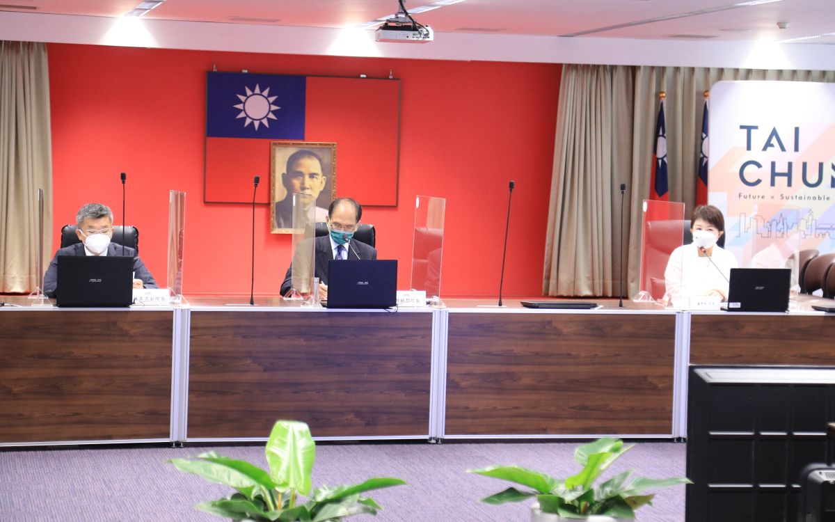 ▲立法院副院長蔡其昌（左）出席院長游錫堃拜會台中市長盧秀燕的行程，溝通過程透著選戰硝煙味。（圖／台中市政府提供，2022.05.05）