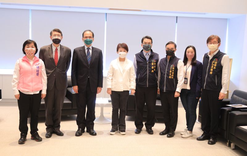 ▲立法院長游錫堃到台中市政府拜會盧秀燕,針對新國會園區選址交流意見。(圖/台中市政府提供,2022.05.05)