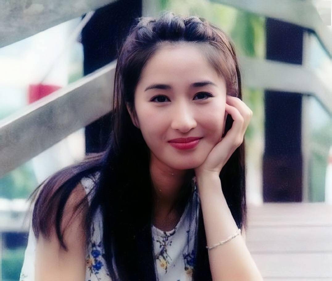 ▲關詠荷曾是香港當家花旦，婚後淡出螢光幕。（圖／翻攝微博）