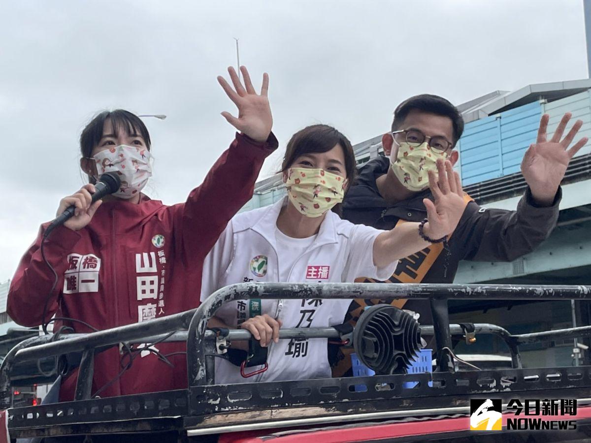 ▲初選過關的大新店議員參選人陳乃瑜及土樹三鶯議員參選人卓冠廷，今（5）日陪同「新板土連線」的板橋區議員擬參選人山田摩衣車隊掃街。（圖／記者陳志仁攝，2022.05.05）