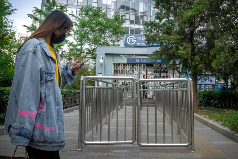 ▲中國首都北京近來疫情有升溫跡象，許多地鐵站也因疫情臨時封閉。（圖／美聯社／達志影像）