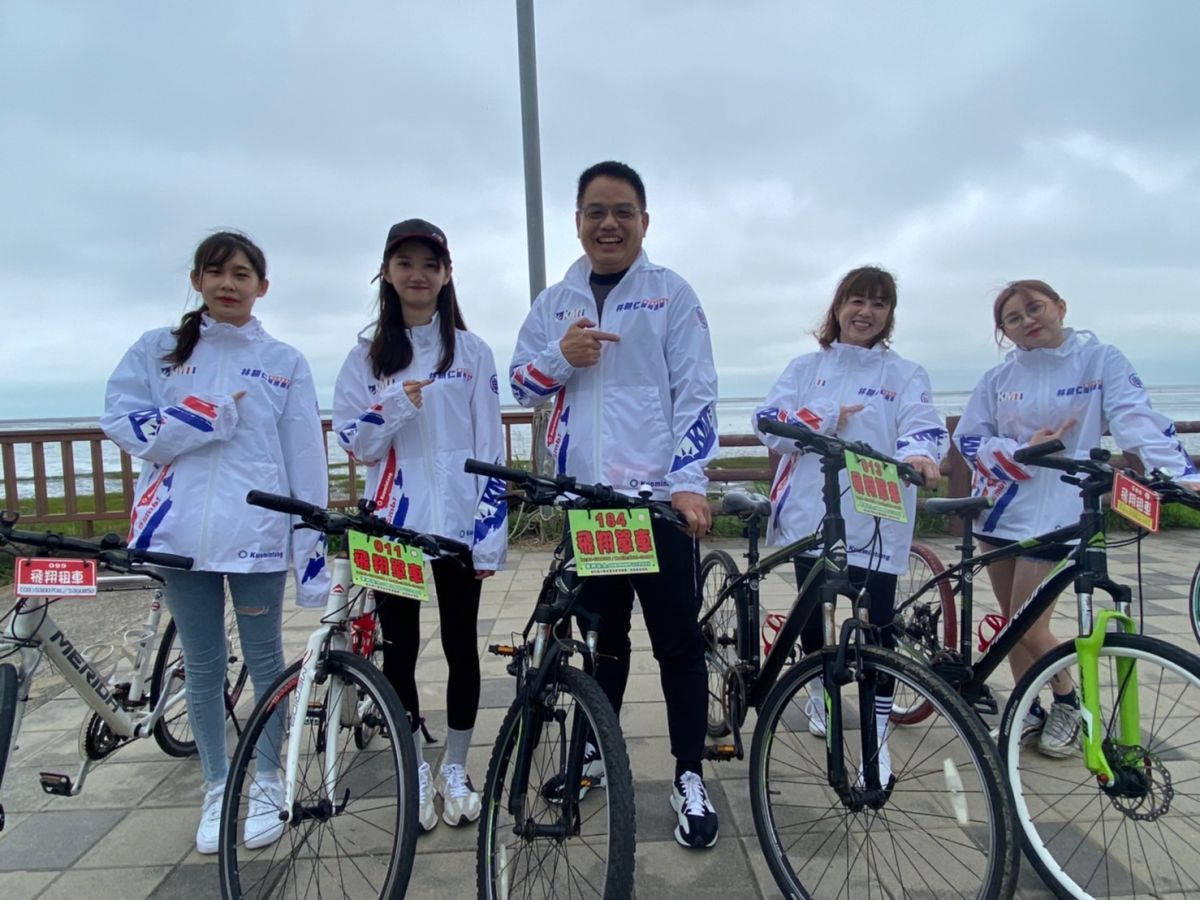 ▲新竹市長參選人林耕仁今天與競選團隊同志一起騎腳踏車，乘風而來從自己的家鄉香山出發，抵達新竹市政府，展現出參選人的活力與執行力。（圖／資料照片）