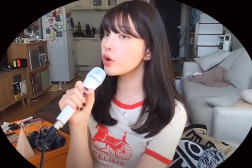 清純正妹「歌聲驚艷」！引兩千萬網友圍觀 真實身分曝光 | 新奇 | NOWnews今日新聞