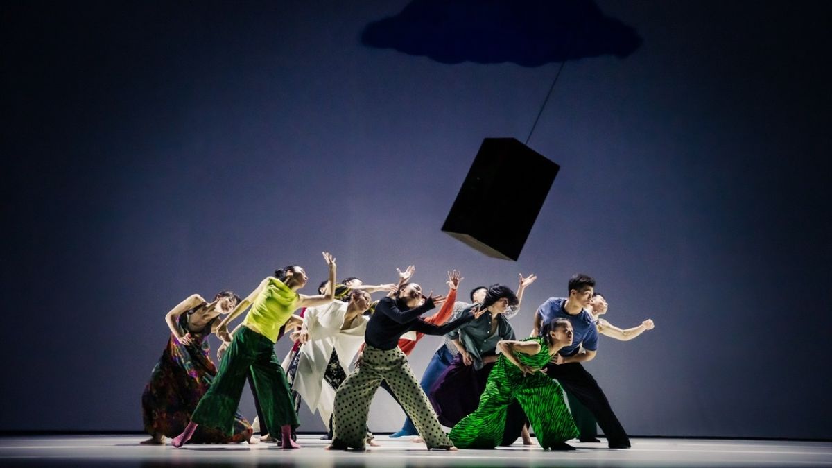 ▲睽違近兩年時間，雲門舞集藝術總監鄭宗龍以新作《霞》帶領舞者重返衛武營舞台。（圖／衛武營提供）