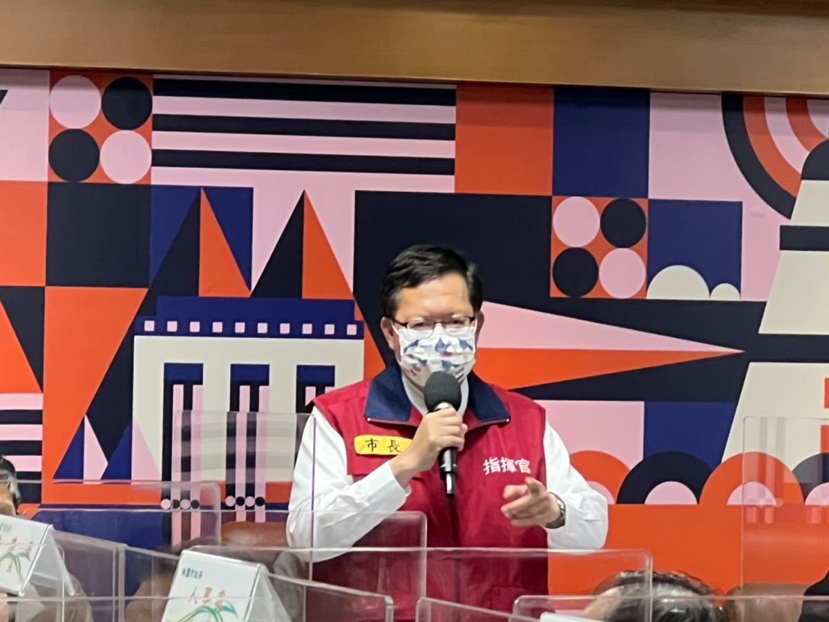 ▲鄭文燦表示，桃市各國中國三學生於14日到20日將全面停課，改採線上教學，學校也應做好妥善防疫規範與安排。（圖／桃園市政府提供）