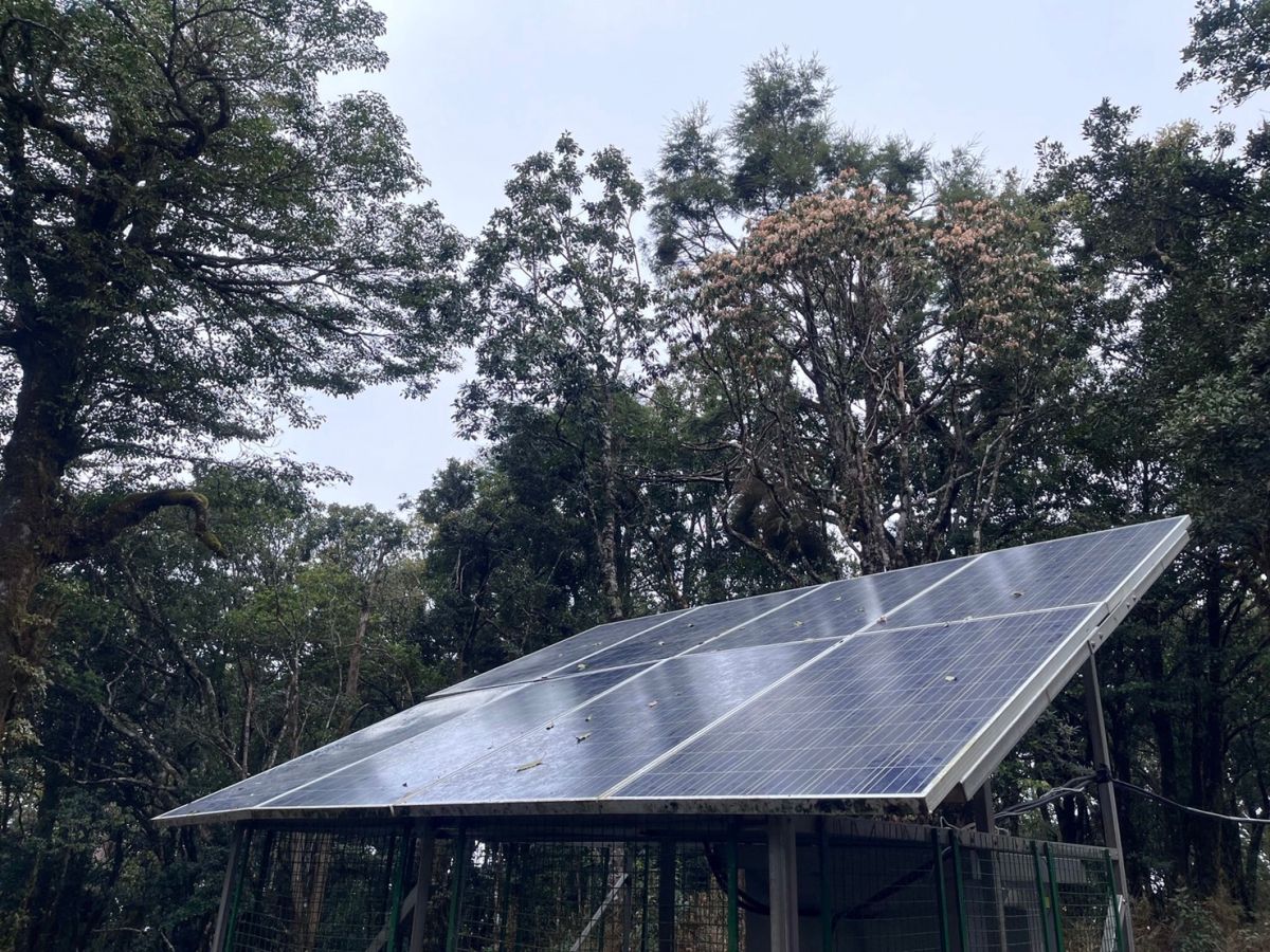 ▲隨著民眾響應永續，以及經濟部能源署強制新建建築屋頂安裝光電板，家庭型光電板將日益增加。記者唐鎮宇攝