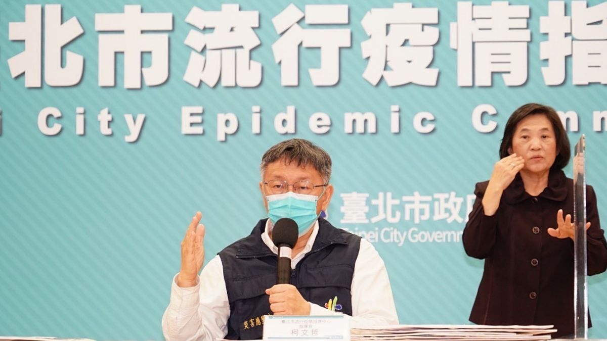 ▲針對「快篩陽等同確診」的爭議，台北市長柯文哲6日表示，書大家都唸過，但實務上就是會與書本內容有所落差。（圖／台北市政府提供）