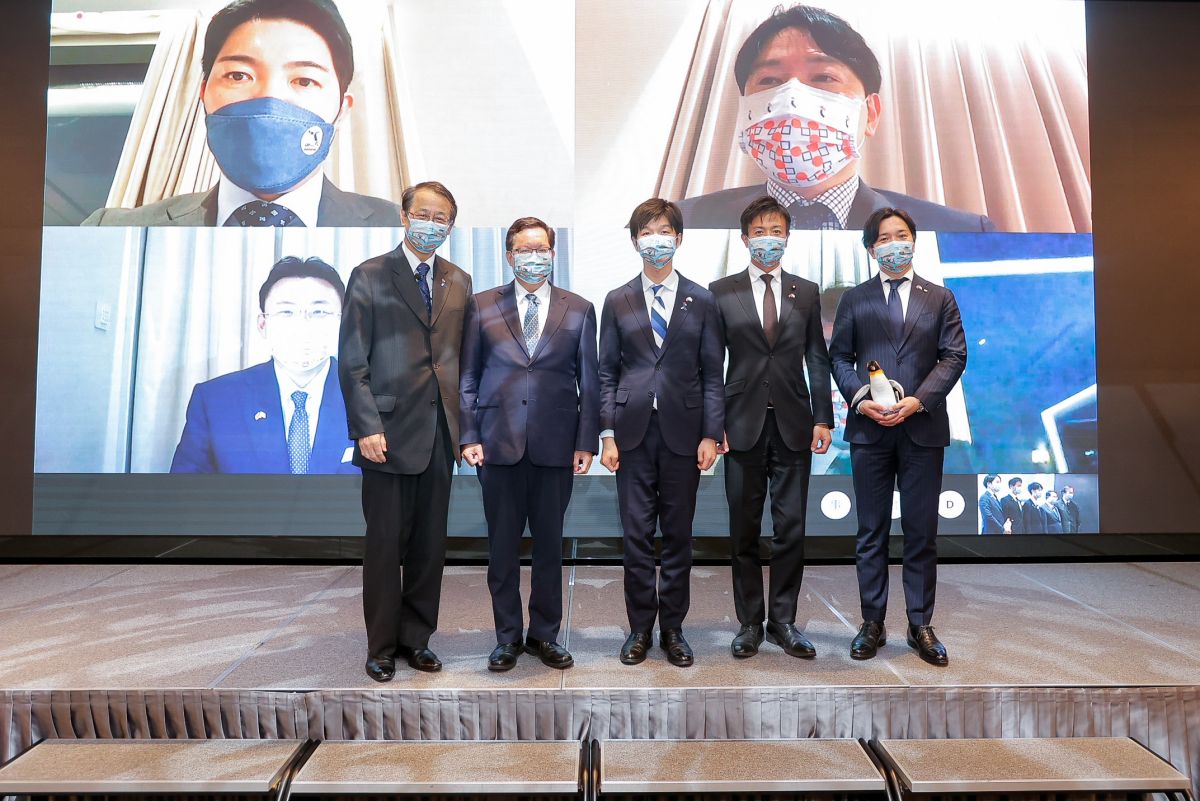 ▲日本執政黨自由民主黨所屬的青年局長小倉將信等眾議員一行本月3至7日以外交泡泡形式訪台，於今（6）日赴桃園拜會桃園市長鄭文燦。（圖／桃園市政府提供）