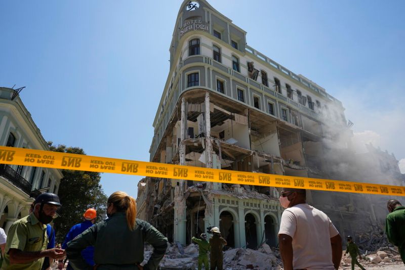 ▲位於古巴首都哈瓦那的5星級飯店薩拉托加飯店於當地時間6日上午發生爆炸意外。（圖／美聯社／達志影像）