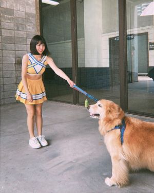 ▲峮峮穿啦啦隊中空裝,露出小蠻腰和美腿。(圖/翻攝峮峮FB) ▲峮峮穿啦啦隊中空裝,露出小蠻腰和美腿。(圖/翻攝峮峮FB)