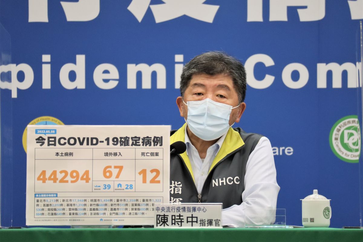 ▲國內本土疫情大爆發，自四月起本土確診數連日激增。圖為指揮官陳時中。（圖／指揮中心提供）