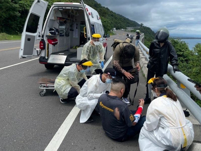 南迴公路罕見車禍！「台灣獼猴」橫越馬路　遭重機撞飛亡
