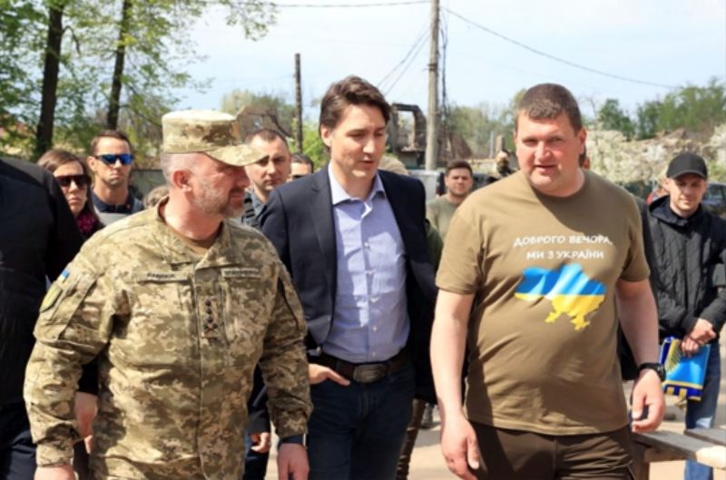 加拿大總理突訪基輔　宣布提供更多武器與裝備