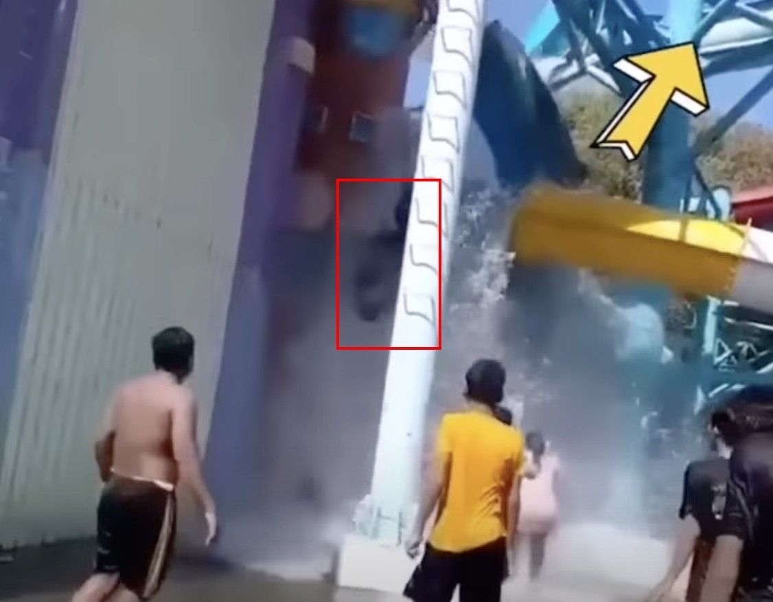 ▲印尼東爪哇省泗水市（Surabaya）肯吉蘭公園水上樂園的滑水道發生意外，突然坍塌導致遊客飛出。（圖/DAUN Channel YouTube）