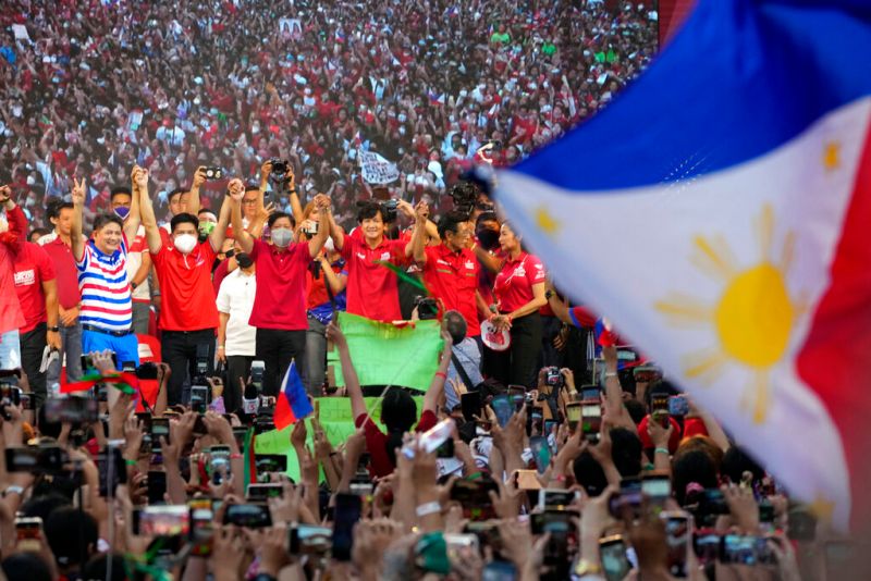 ▲菲律賓九日舉行總統大選投票，已故獨裁者馬可仕之子小馬可仕（Ferdinand Marcos Jr）有望勝出。圖為小馬可仕於造勢大會。（圖／美聯社／達志影像）