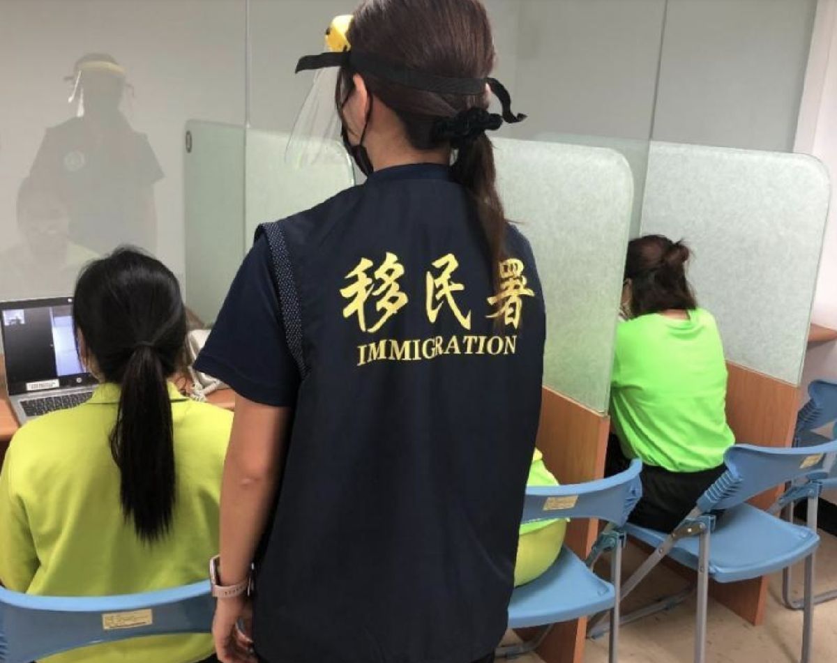 ▲移民署南區事務大隊高雄收容所協助受收容人跨國連線。（圖／移民署提供）
