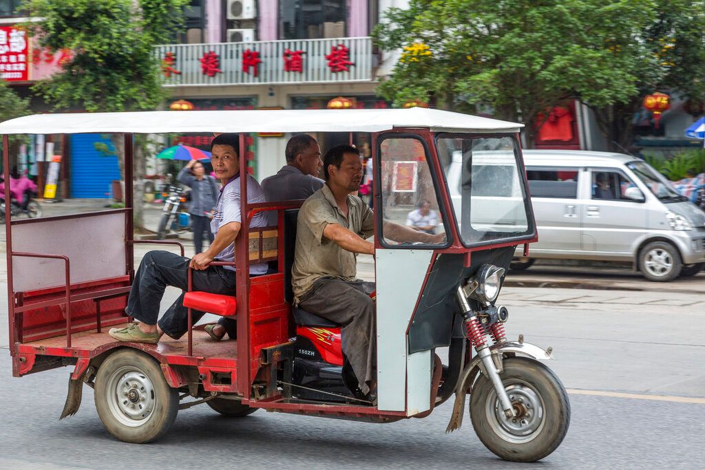 ▲中國就業難度空前，零工的勞務市場飽和，工人找不到工作。資料照。（圖／美聯社）