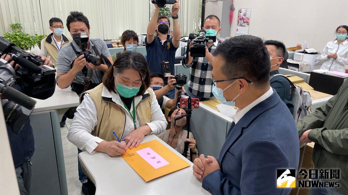 ▲國民黨台北市議員羅智強9日正式向台北市議會提出辭呈，將於11日正式生效。（圖／記者丁上程攝，2022.05.09）