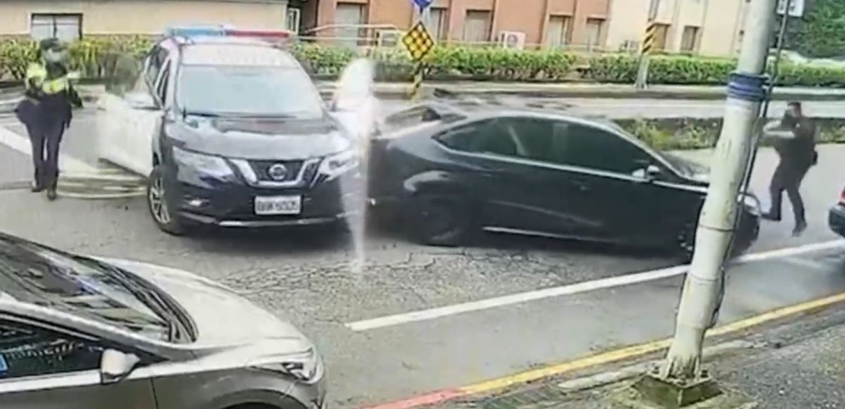 ▲基隆槍響！嫌拒檢遭警連轟6槍落網。（圖／翻攝畫面）