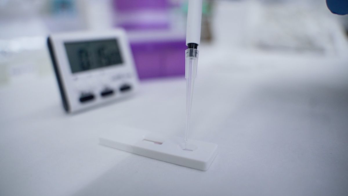 ▲經濟部今(12)日宣布，「自用」之中國大陸製快篩試劑可直接向海關報關進口。（圖／NOWnews資料照）