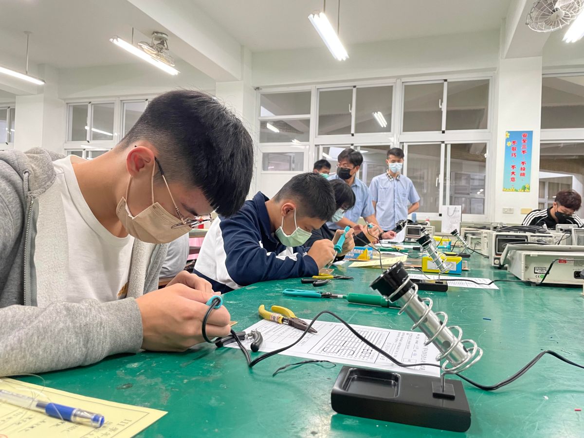 ▲台中嶺東日特色班招生考試，競爭激烈，考生無不全力以赴。（圖／嶺東中學提供）