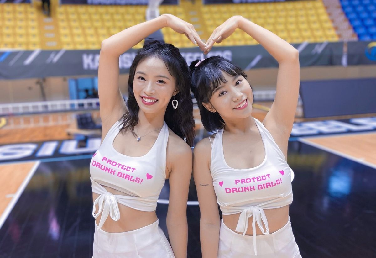 ▲P.LEAGUE+高雄鋼鐵人隊的啦啦隊「鋼鐵女神雅典娜」成員辰羚（左）與怡庭，是一對親姊妹。（圖／P.LEAGUE+高雄鋼鐵人提供）