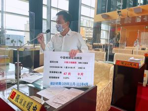 中捷運車站帷幕玻璃爆裂 議員:潛藏危機 ▲台中捷運綠線3年來,市議員張耀中指出,全線車站帷幕玻璃爆裂47片,潛藏危機(圖/柳榮俊攝2022.5.9)