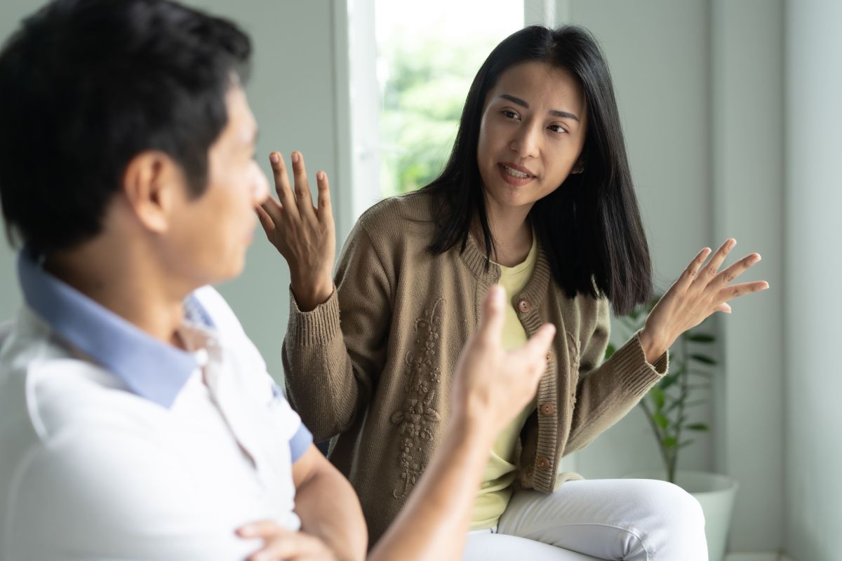 ▲家中有抽菸成員，即便兒女已成年也仍是父母難解及頭痛的問題。（圖／Shutterstock）