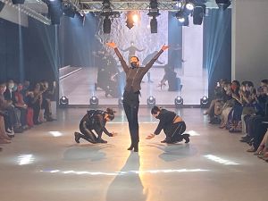 國際名模林韋君帶領同學展現專業的展演 ▲國際名模林韋君帶領同學展現專業的展演(圖/記者張振興攝,2022,05,09)